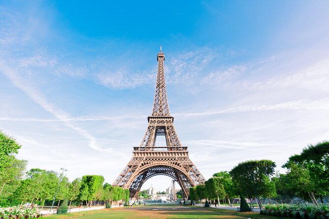 Eiffel Tower Access with Guide to 2nd Floor with Summit Option - Getting Through Security With Two Checkpoints (Without the Headache)