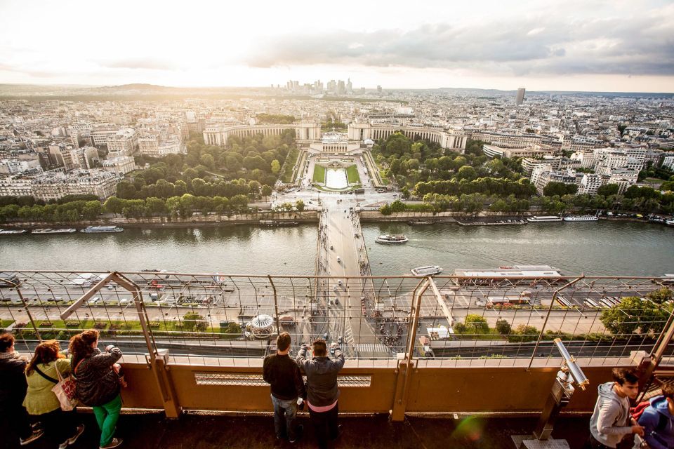 Eiffel Tower Dedicated Reserved Access Summit or 2nd Floor - Unlimited time on the tower: how to pace the views