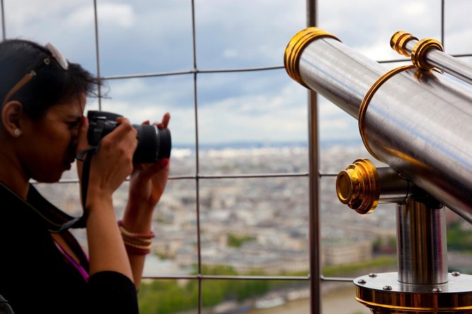 Eiffel Tower Guided Climbing Experience & Optional Summit Upgrade - The guided climb to the 2nd floor: what the staircase adds