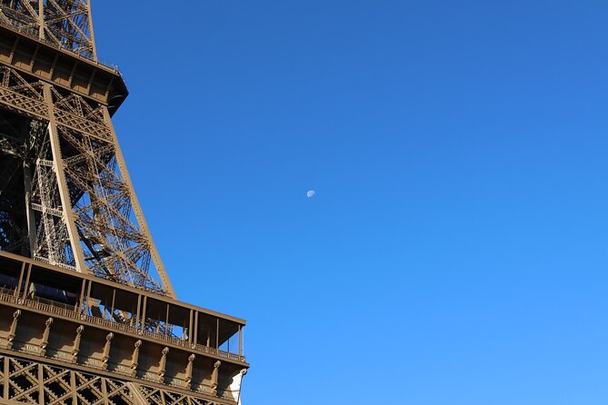 Eiffel Tower Guided Tour by Stairs Optional Top floor by Elevator - What the guide does (and what it means for you)