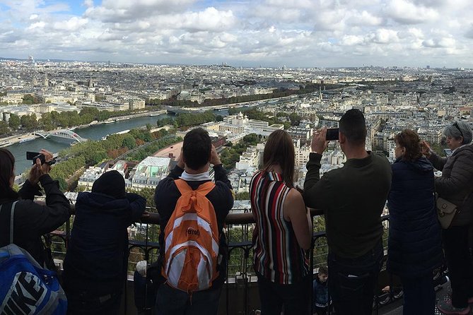 Eiffel Tower Lift Access with Optional Summit and Seine Cruise - How the live guide changes the experience (even if the time is short)