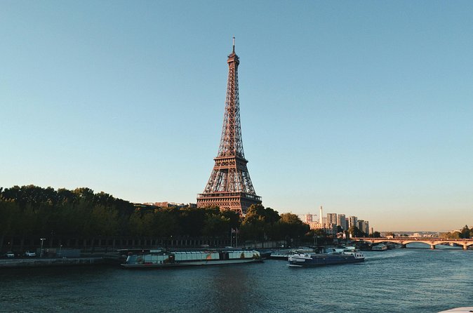 Eiffel Tower Small Group Tour with Second Floor Reserved Access - Waiting Times: Plan Like a Paris Pro