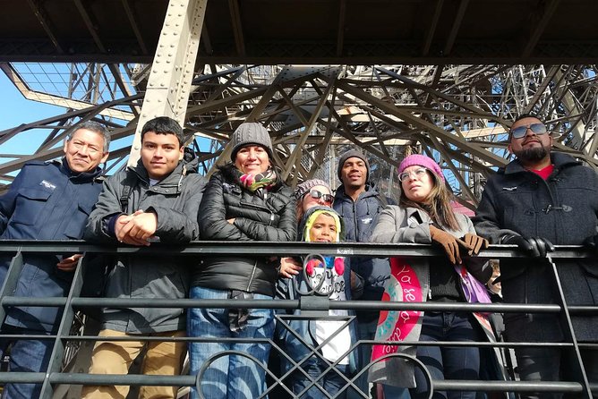 Eiffel Tower with Reserved Access to the 2nd Floor - Meeting point to ticketed entry: how to avoid a stressful start