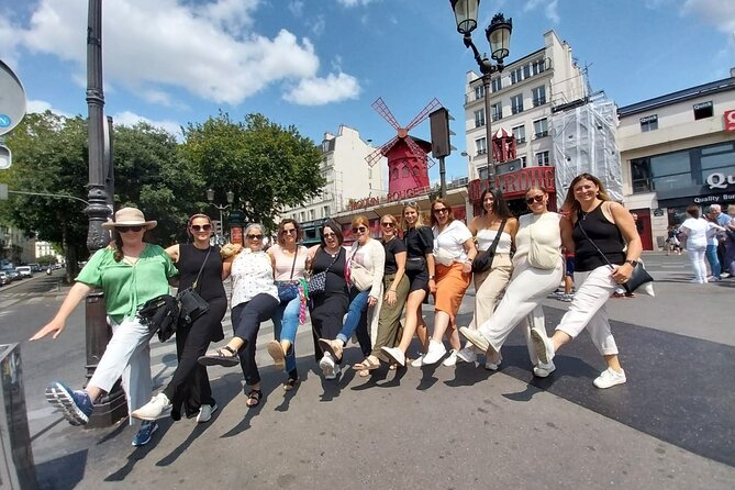 ESSENTIAL MONTMARTRE Walking Tour: the essential highlights+MORE! - Place du Tertre: the artist square you can watch in real time