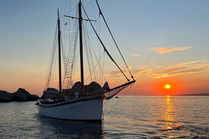 Evening cruise at sunset - Calanques National Park Sailing: Porte des Calanques, Baie des Singes, and Limestone Coves