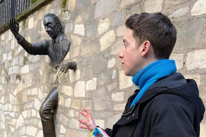 Exclusive Walking Tour In Montmartre With Local Guide - Place du Tertre, artists at work today