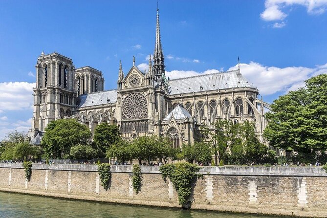 Exclusive Walking Tour of Central Paris With Local Guide - Key points at a glance