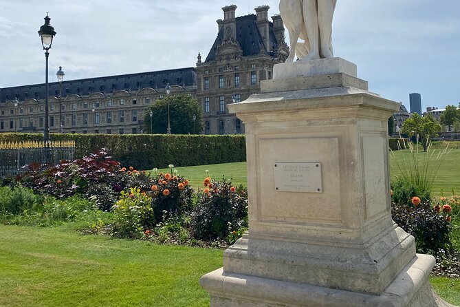 Exclusive Walking Tour of Central Paris With Local Guide - Sainte-Chapelle and the power of royal display
