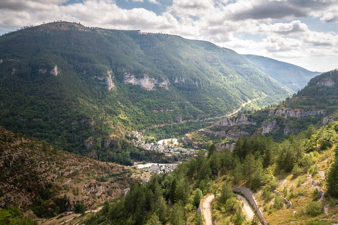 Excursion Gorges du Tarn and Causses in the morning - Sainte-Enimie, medieval streets and the Burle spring