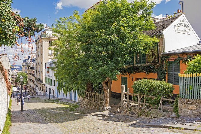 Family Treasure Hunt in Montmartre - Moulin de la Galette and Bateau-Lavoir Square