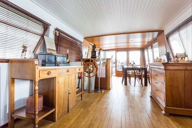 Fashion Design Workshop & Brunch on a Seine River Boat in Paris - Building an outfit around your model