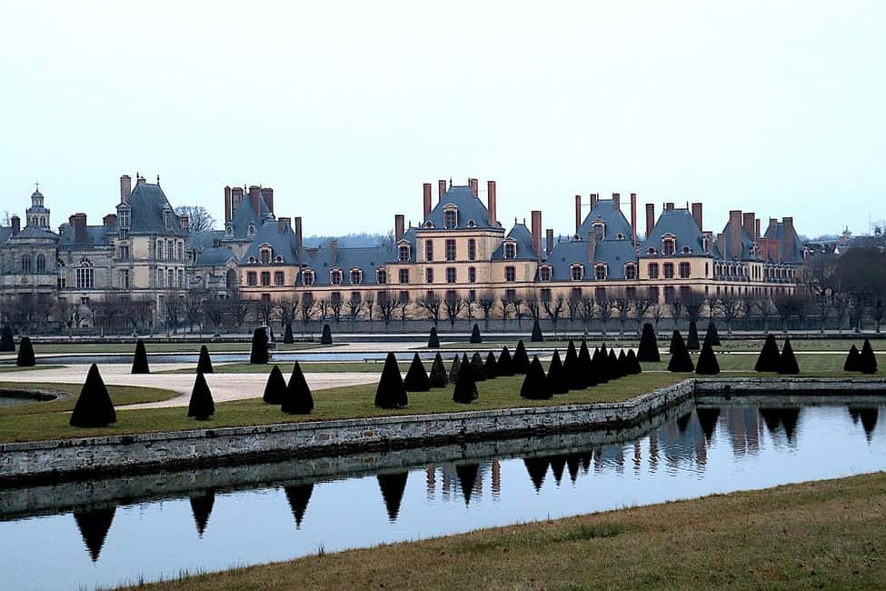 Fontainebleau Castle Private guided tour from Paris - Meeting your driver-guide in Paris