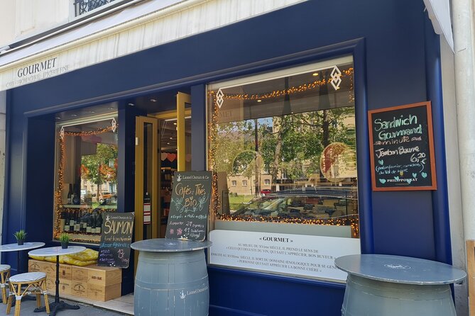 French Wine and Cheese Master Class Near the Eiffel Tower - A small group changes the pace