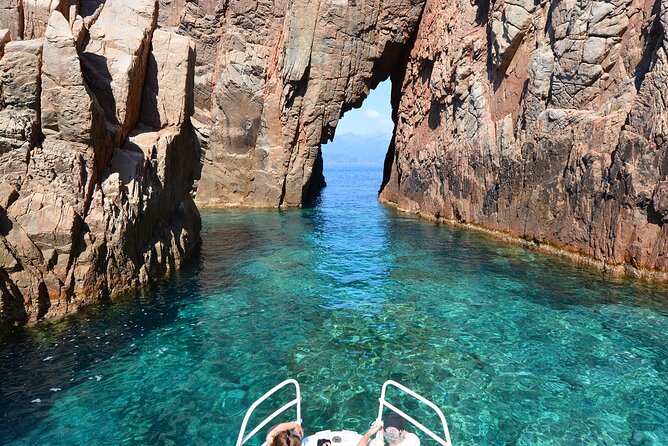 Friendly discovery of Scandola Calanques de Piana and meal stop at Girolata - Scandola and Calanques de Piana: the real reason to choose a boat