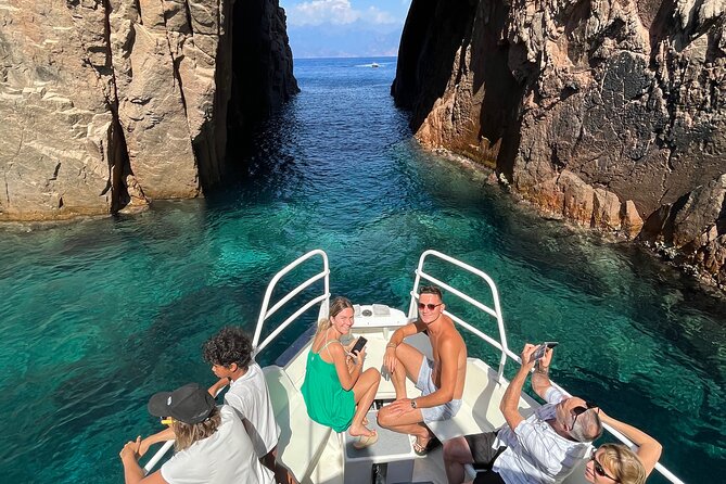 Friendly discovery of Scandola Calanques de Piana and meal stop at Girolata - The opening viewpoint: the renovated Genoese tower stop