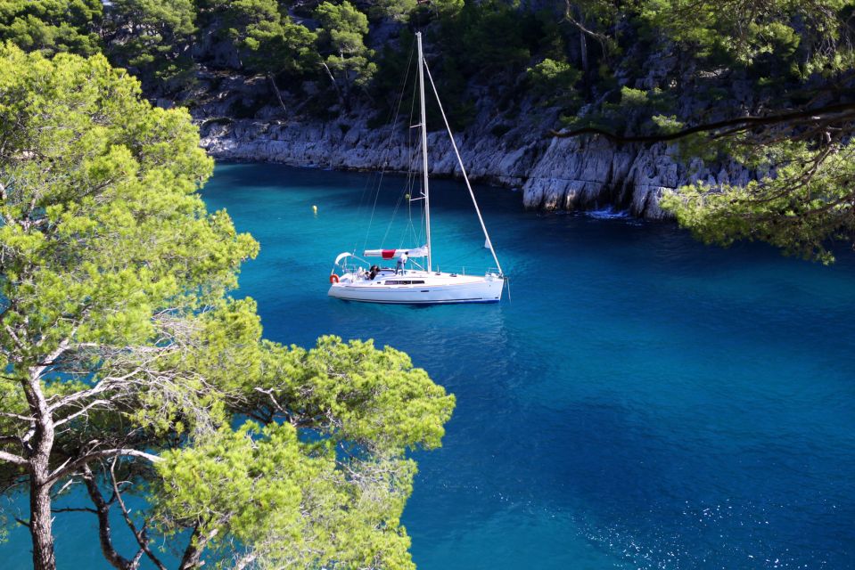 From Aix: Cassis Boat Ride & Provence Wine Tasting Day Tour - From Aix to Cassis: how the 8-hour rhythm works