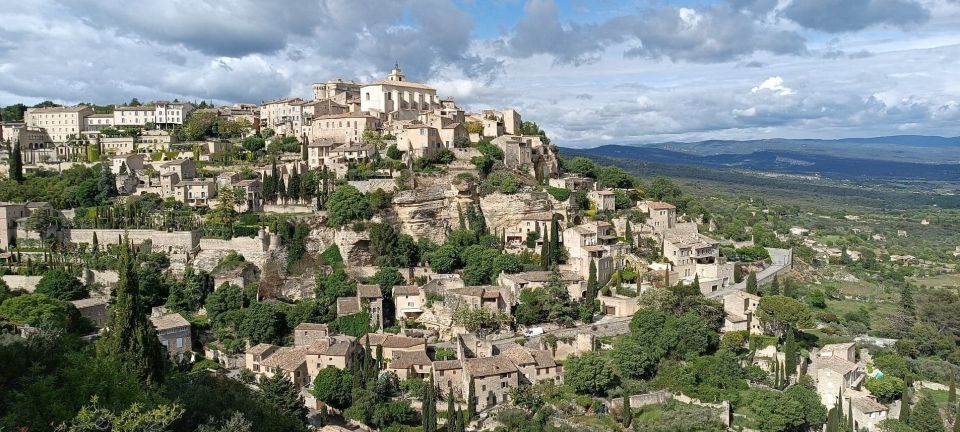 From Aix-en-Provence: Luberon Perched Villages Guided Tour - Gordes as a focused photo stop