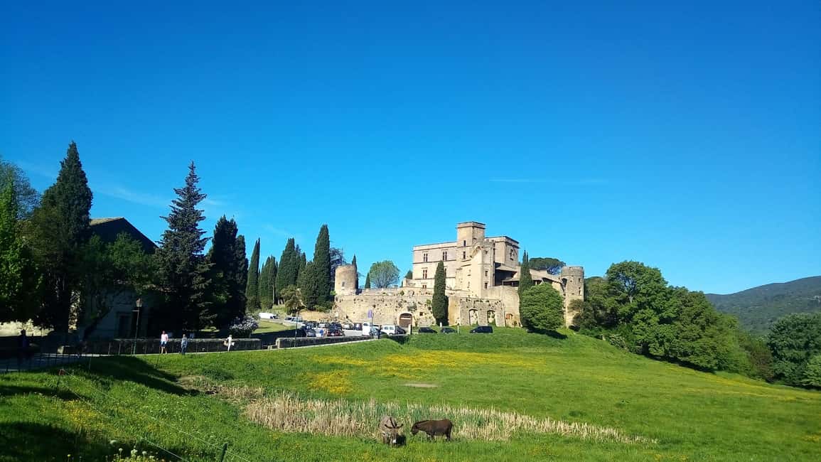 From Aix-en-Provence: Wine & Luberon Villages Full-day Tour - Bonnieux Photo Stop and the Combe of Lourmarin Road