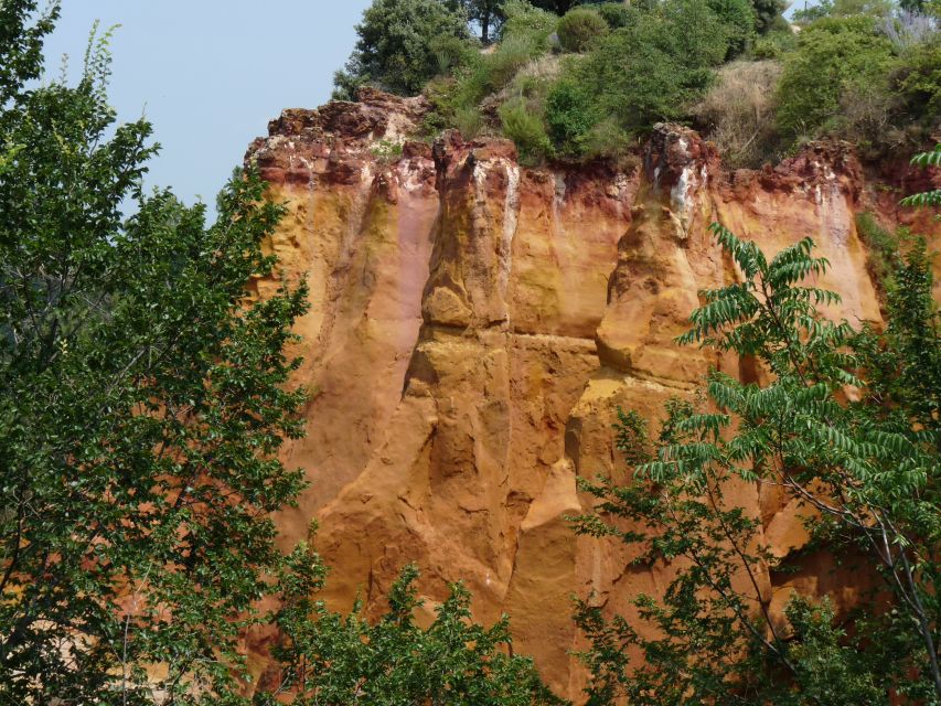From Aix-en-Provence: Wine & Luberon Villages Full-day Tour - Sainte-Victoire Photo Stop: The Quick Provençal Reality Check