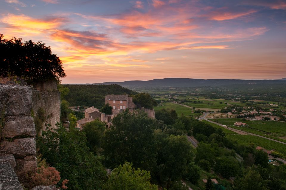From Avignon: Luberon Villages Day Tour - Fontaine de Vaucluse: where the Sorgue does the wow