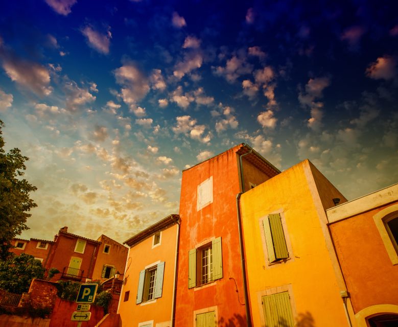 From Avignon: Luberon Villages Day Tour - What to pack for a hilltop day in the South of France