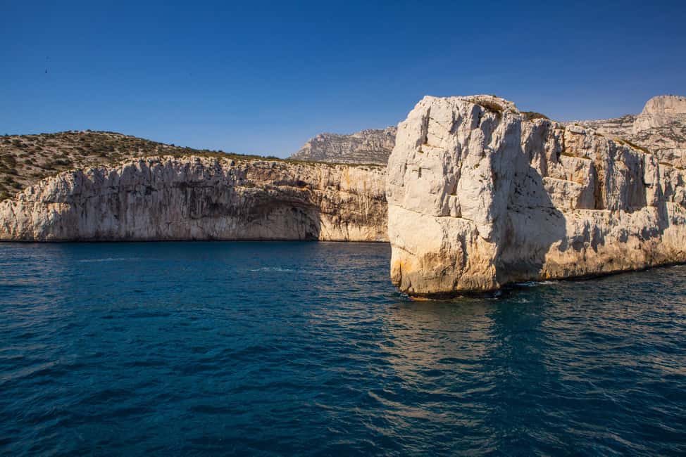From Bandol: Visit the 13 calanques of Cassis & Marseille (3 hours 15 minutes at sea) - St-Jean de Dieu by glass: seeing what’s hard to reach
