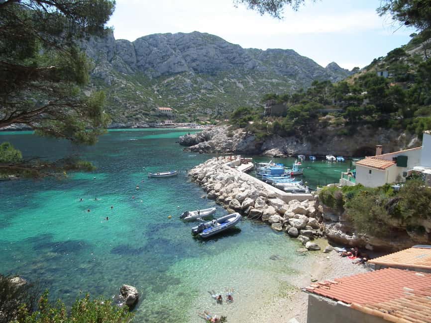 From Bandol: Visit the 13 calanques of Cassis & Marseille (3 hours 15 minutes at sea) - Sugiton and Morgiou: small calanques and the cabanon vibe