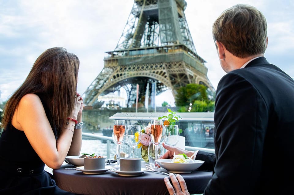 From London: Paris Tour with Sightseeing Bus & Lunch Cruise - Lunch beneath Paris bridges