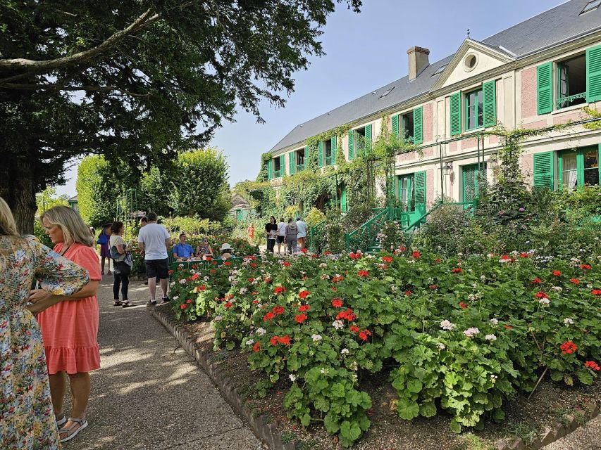 From Paris: Auvers-sur-Oise & Giverny Excursion - Choosing lunch in Auvers-sur-Oise