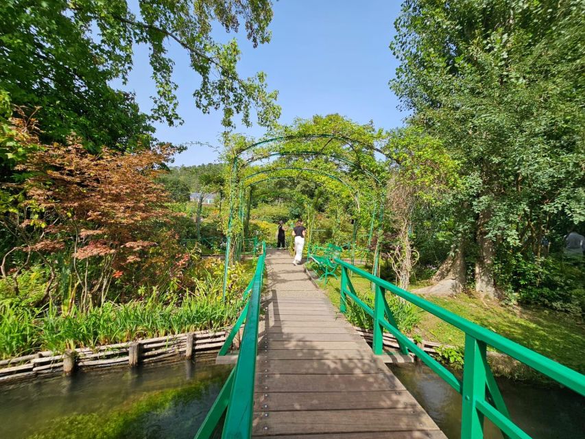 From Paris: Auvers-sur-Oise & Giverny Excursion - Leaving Paris in a private luxury van