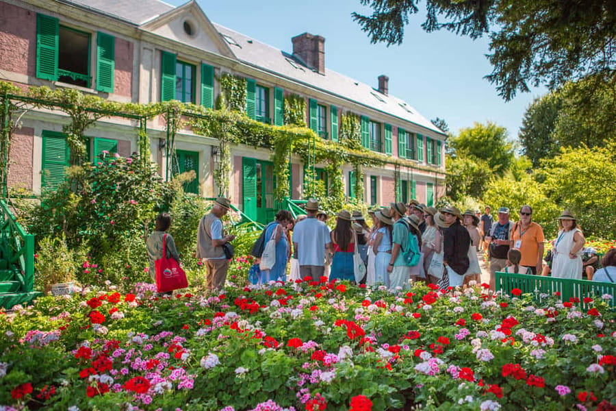 From Paris: Day Trip to Giverny & Versailles with Lunch - Comfort, Toilets, and Crowds: The Real Stuff That Shapes Your Day