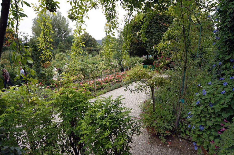 From Paris: Giverny and Monet's Home Day Trip - Paris to Normandy: What the Scenic Minibus Ride Adds