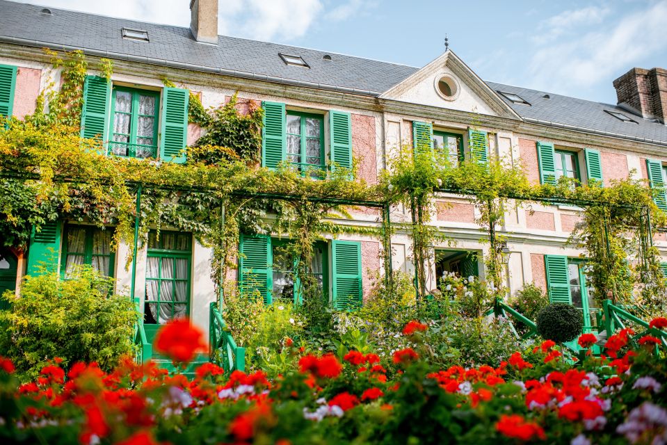 From Paris: Giverny and Versailles Palace Guided Day Trip - Fondation Monet in Giverny: the entry point to the Impressionist world