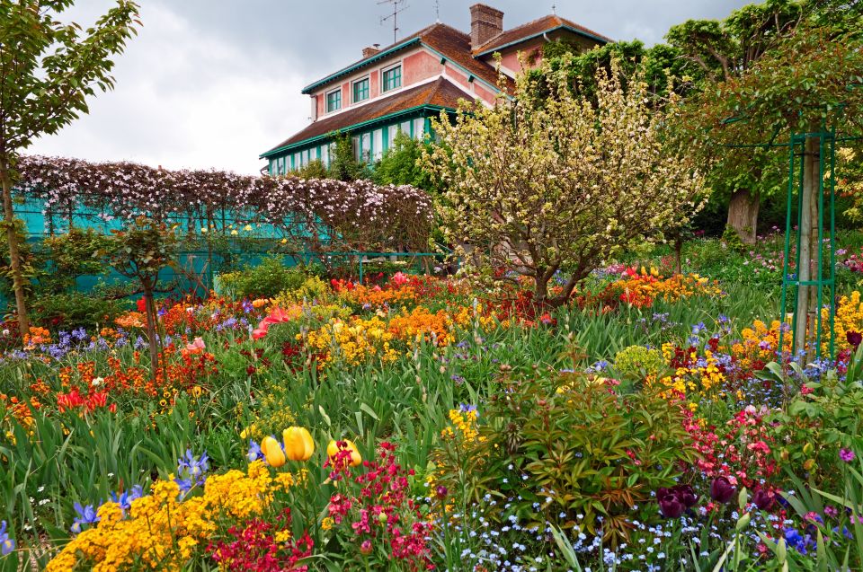 From Paris: Giverny and Versailles Palace Guided Day Trip - Giverny free time: turn it into lunch and small-town rhythm