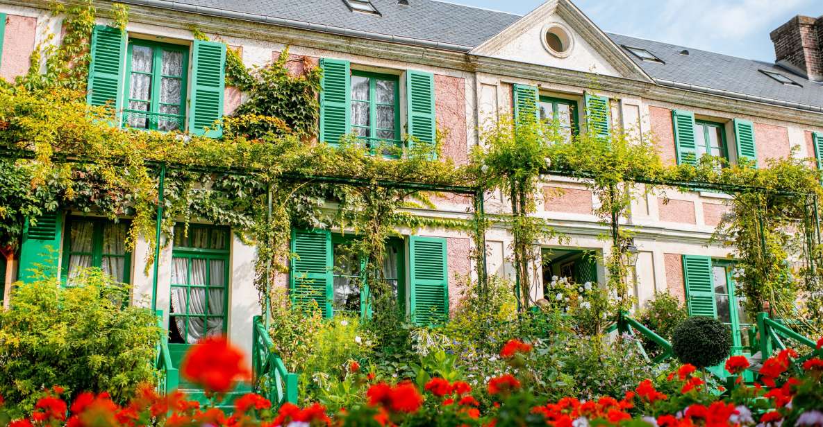 From Paris: Giverny and Versailles Palace Guided Day Trip - Versailles palace guided tour: skip the line and focus on what you’ll actually remember