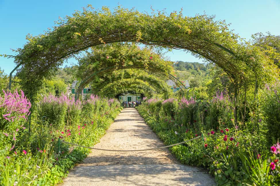 From Paris: Giverny Day Trip with Audio Guide or Live Guide - Crowds, Timing, and Photo-Friendly Stops Without Losing Your Day