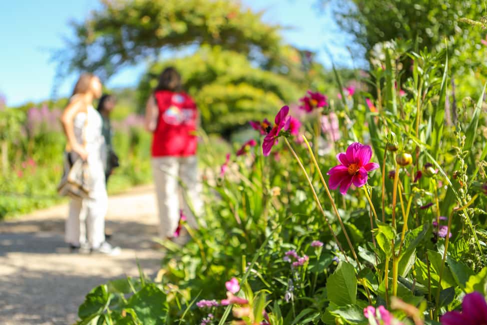 From Paris: Giverny Day Trip with Audio Guide or Live Guide - FAQ