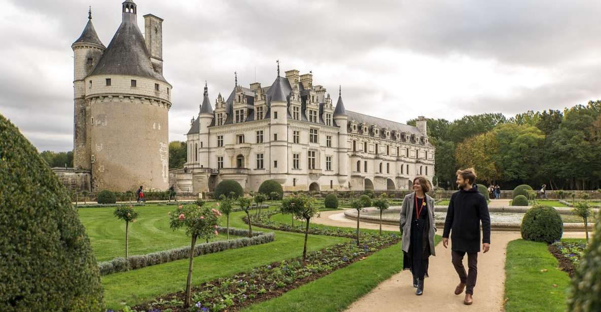 From Paris: Loire Valley Castles Tour with Hotel Transfers - Your guides, the coach ride, and how the day stays on track