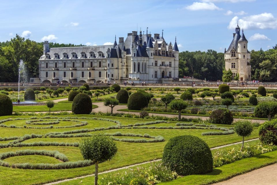 From Paris: Loire Valley Castles Tour with Hotel Transfers - Who this Loire day trip fits best