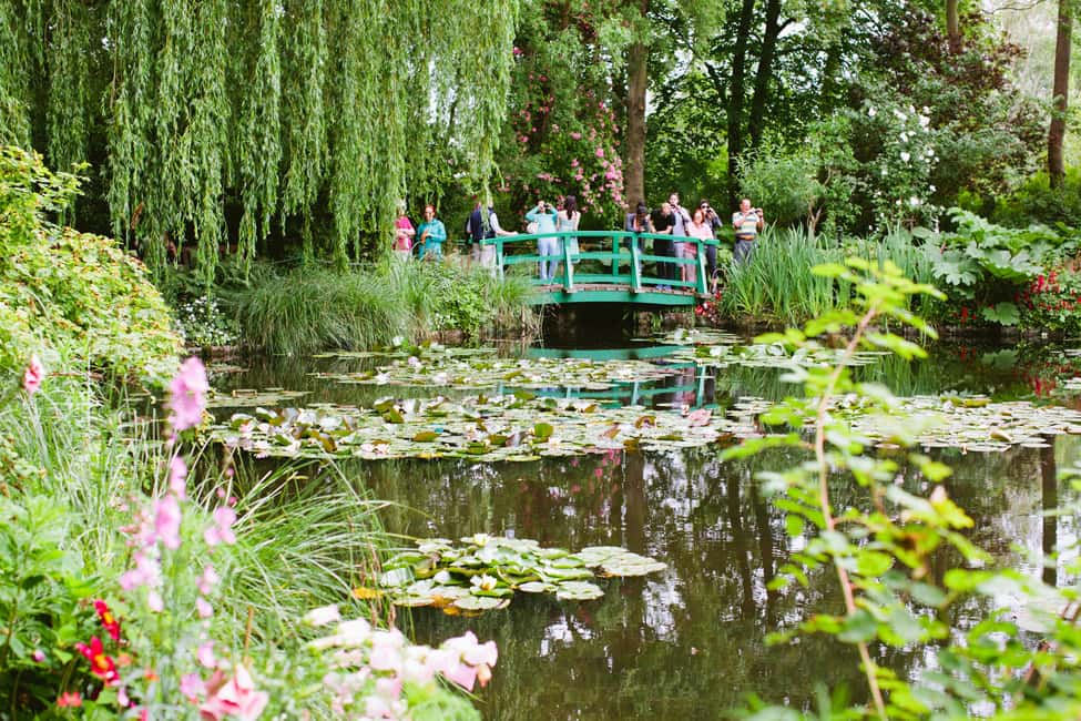 From Paris: Monet Garden & Giverny Bike Tour and Picnic Stop - Vernon farmers’ market: where your picnic comes to life