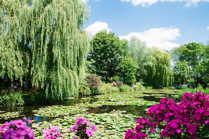 From Paris: Monet Gardens & Giverny Bike Tour with Picnic Stop - Guide style and group pacing (from OJ and Nick to the rest of the team)