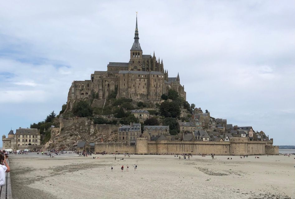 From Paris: Mont-Saint-Michel & Honfleur Private Day Tour - The audio guide and driver service