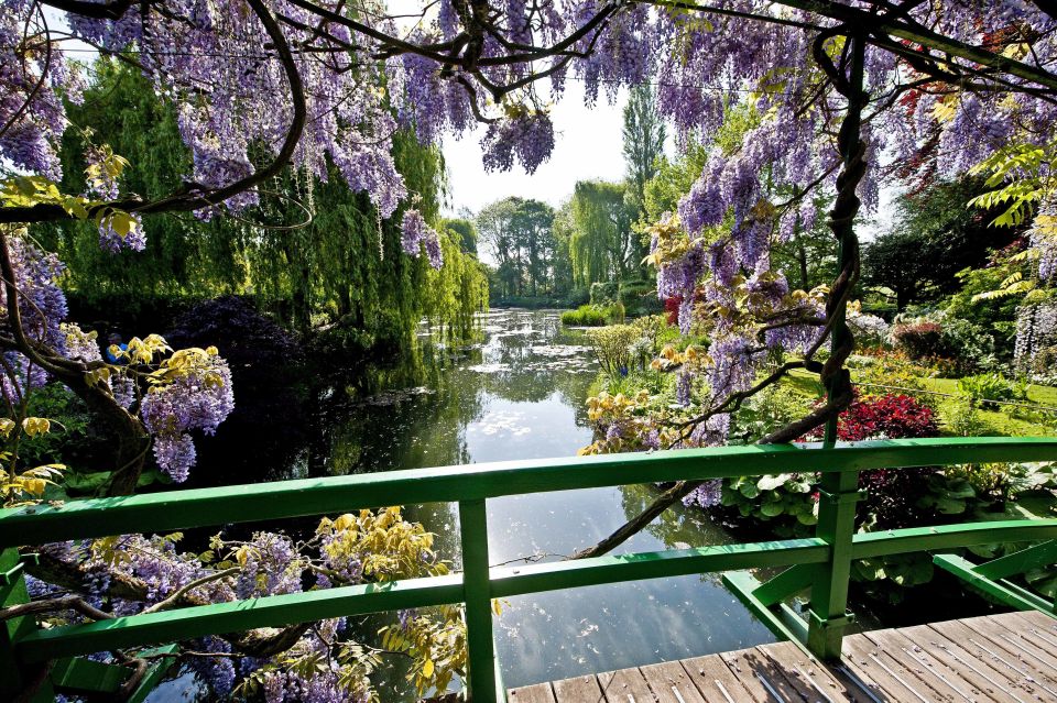 From Paris: Private Day Trip to Giverny and Auvers sur Oise - Lunch in Giverny, with the choice left to you