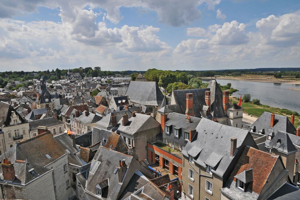 From Paris: Small-Group Loire Valley Castles Full-Day Tour - Meeting Up at La Flamme Café and Riding the Grey Minibus