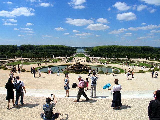 From Paris: Versailles Guided Tour by Deluxe Minibus - From Paris by air-conditioned minibus: timing that actually works