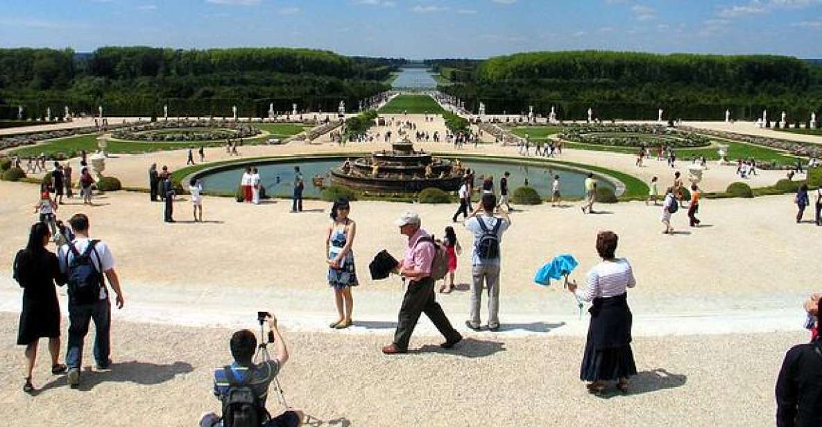 From Paris: Versailles Guided Tour by Deluxe Minibus - The guided palace route: Queen’s Bedroom and State Apartments