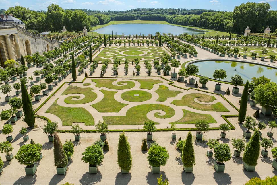 From Paris: Versailles Guided Tour with Skip-the-Line Entry - Hall of Mirrors: the photo spot with real context