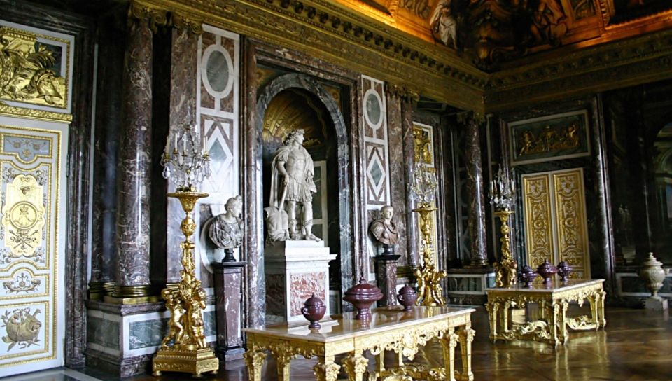 From Paris: Versailles Guided Tour with Skip-the-Line Entry - Gardens free time plus fountain show: how to use your outdoor window