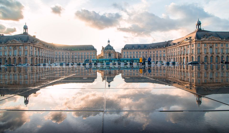 From San Sebastián: Bordeaux & Winery Private Guided Tour - Using your free hour for Bordeaux food