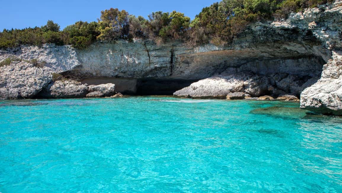 From Santa Teresa Gallura: dinghy tour to Corsica - What to pack for a wet, exposed day